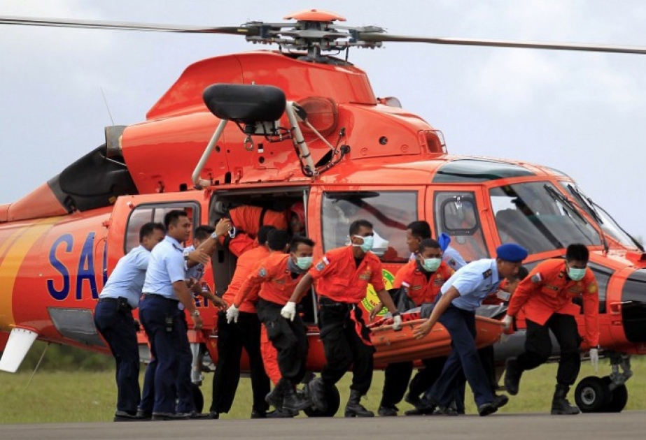Nach dem Absturz der Air-Asia-Maschine vor Indonesien die ersten sieben Opfer geborgen