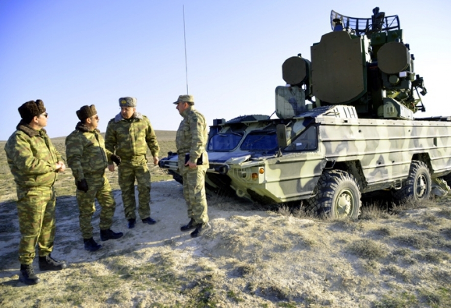Aserbaidschanische Luftabwehrtruppen führen Übungen im Kampfschießen durch VIDEO