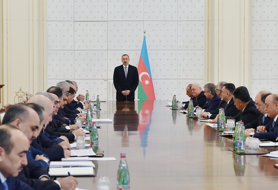 Azərbaycan Prezidenti İlham Əliyevin sədrliyi ilə Nazirlər Kabinetinin 2014-cü ilin sosial-iqtisadi inkişafının yekunlarına və qarşıda duran vəzifələrə həsr olunan iclası keçirilib VİDEO