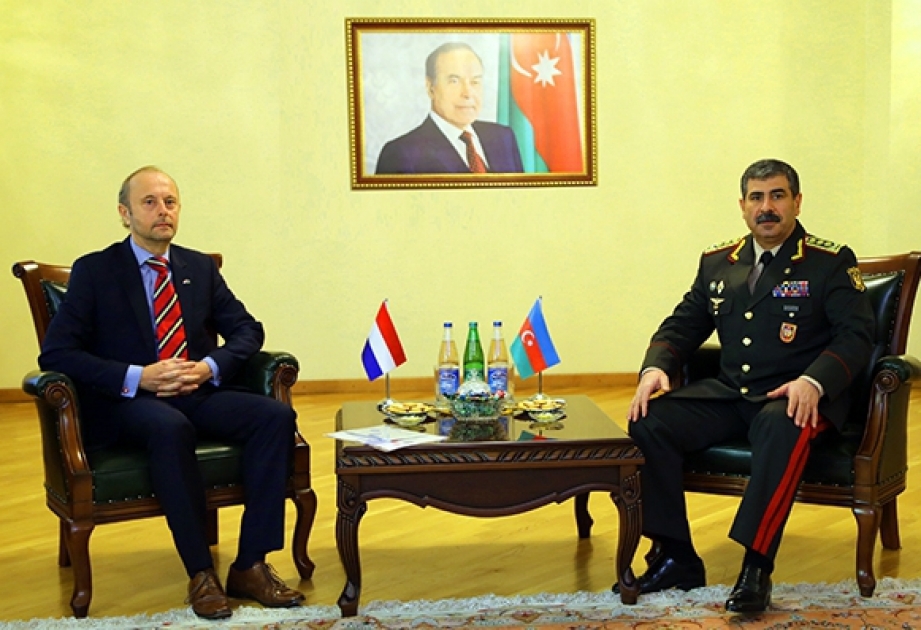 تبادل الآراء حول إقامة العلاقات العسكرية بين أذربيجان وهولندا