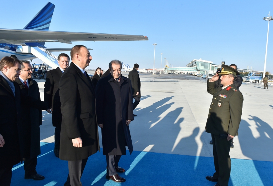 Aserbaidschans Präsident Ilham Aliyev zu einem Staatsbesuch in der Türkei angekommen VIDEO