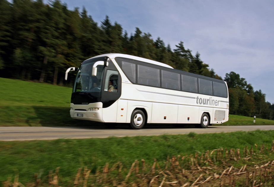 Passagier-Busse, die in Richtung Tourismus Regionen des Landes verkehren, werden durch neue ersetzt