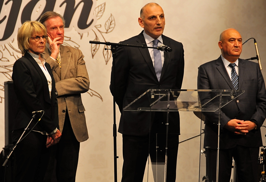 Mit organisatorischer Unterstützung von Heydar Aliyev Stiftung in der französischen Stadt Megève die Eröffnungsveranstaltung aserbaidschanischer Kulturtage stadtgefunden