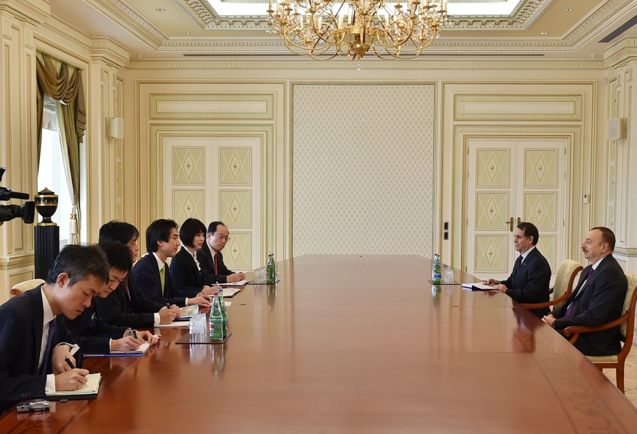 Treffen des aserbaidschanischen Präsidenten Ilham Aliyev mit einer Delegation um den stellvertretenden Außenminister von Japan VIDEO
