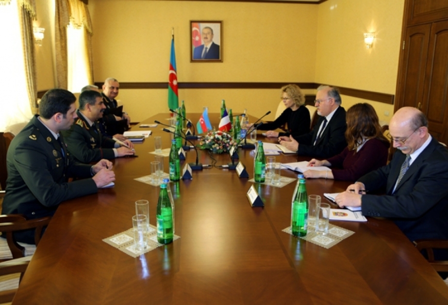 Aserbaidschan und Frankreich diskutieren die Aussichten für Entwicklung der militärischen Beziehungen