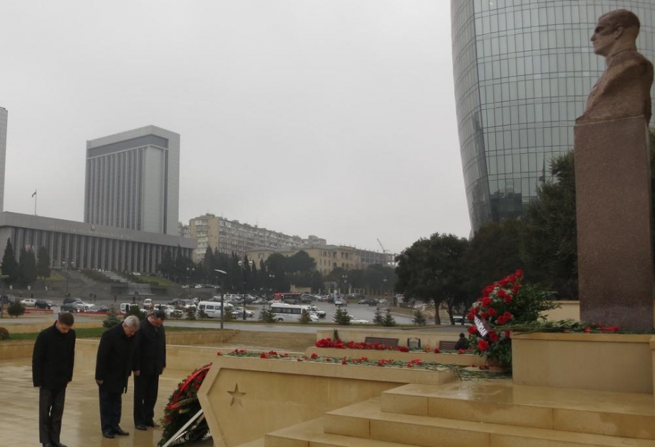 Белорусcкие дипломаты почтили память героя Советского Союза Ази Асланова