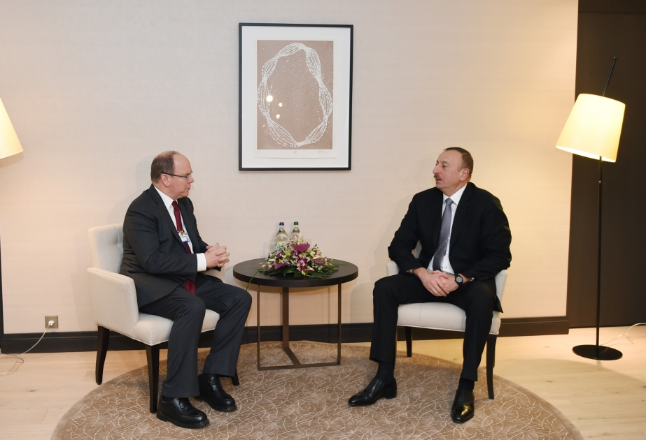 Davos: Aserbaidschans Präsident Ilham Aliyev traf sich mit dem Fürsten von Monaco Albert II. VIDEO