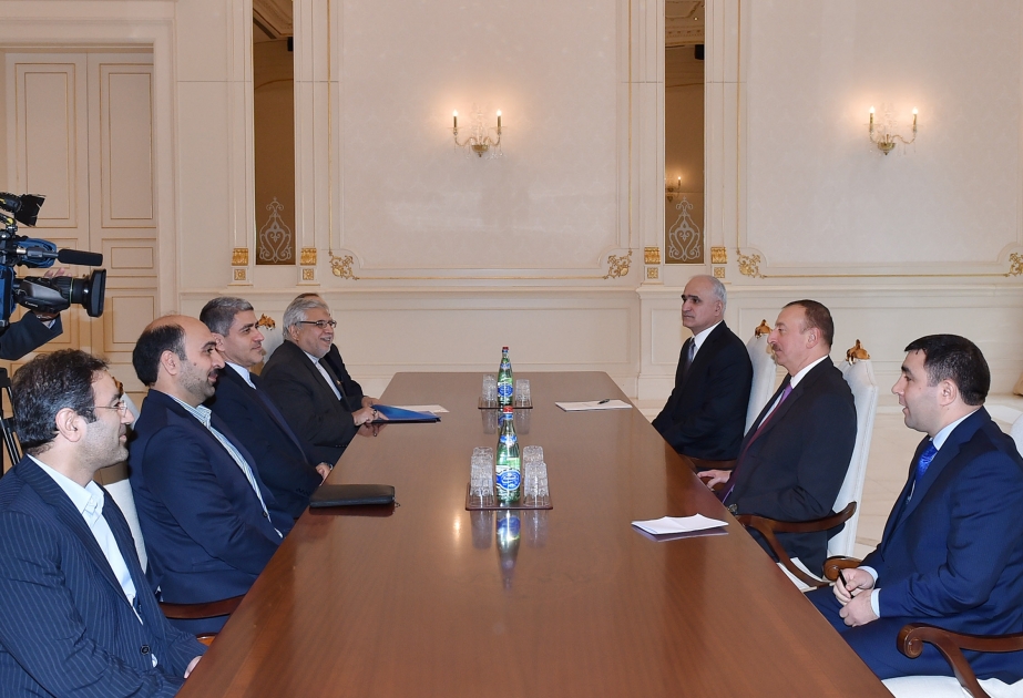 Treffen des Präsidenten von Aserbaidschan Ilham Aliyev mit einer Delegation um den iranischen Minister für Wirtschaftsfragen und Finanzen VIDEO