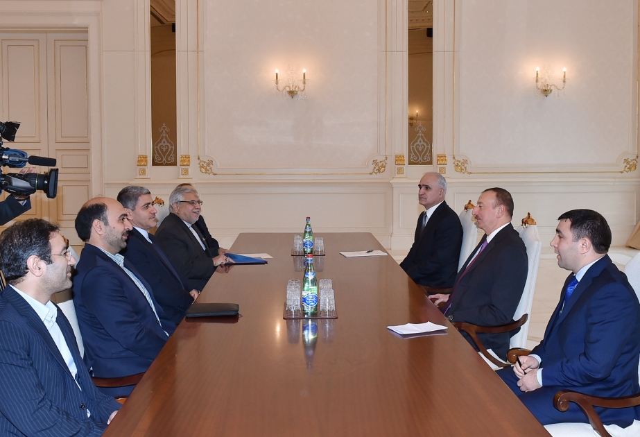 الرئيس إلهام علييف يلتقي وزير الشئون الاقتصادية والمالية الإيراني والوفد المرافق