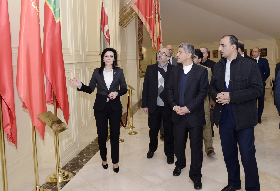 İran nümayəndə heyəti Dövlət Bayrağı Meydanında olub