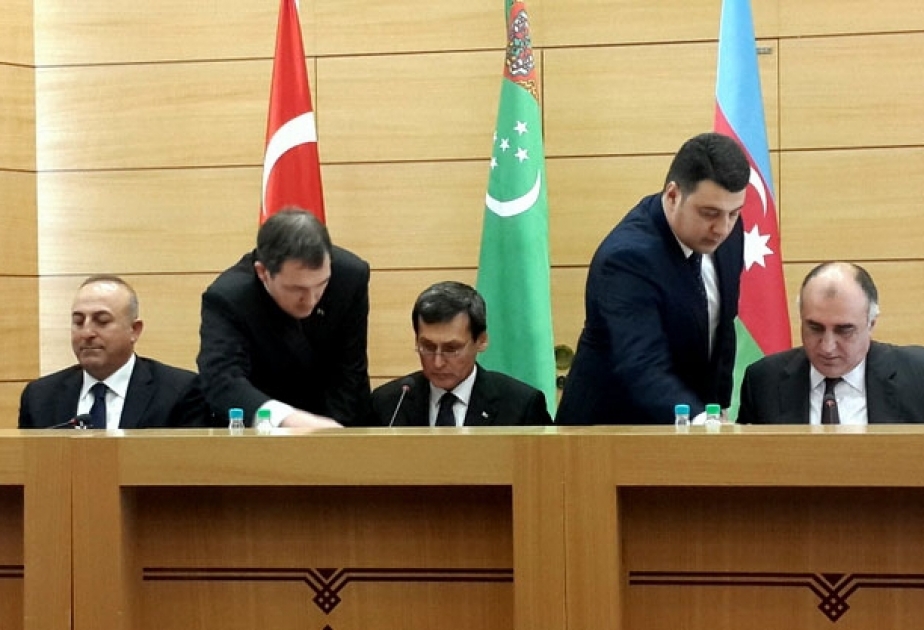 Trilaterales Treffen von aserbaidschanischen, turkmenichen und türkischen Außenministern in Aschchabad