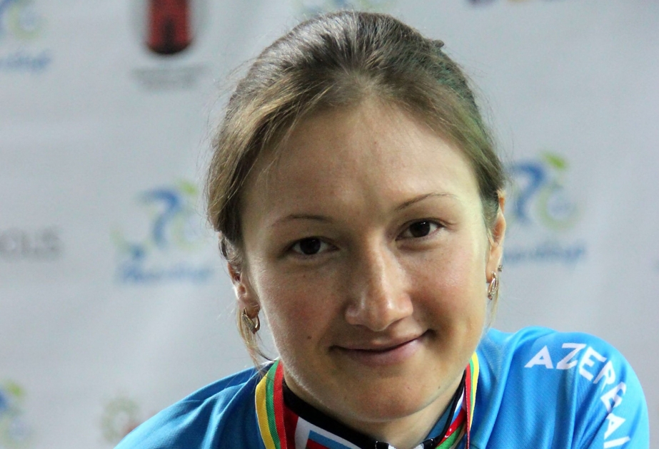 Azerbaijani female cyclist claims two golds at Fenioux Piste International Tour