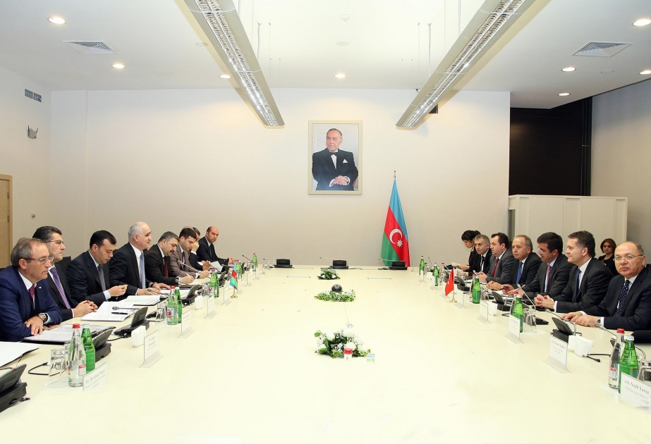 بحث آفاق العلاقات الاقتصادية بين أذربيجان وتركيا
