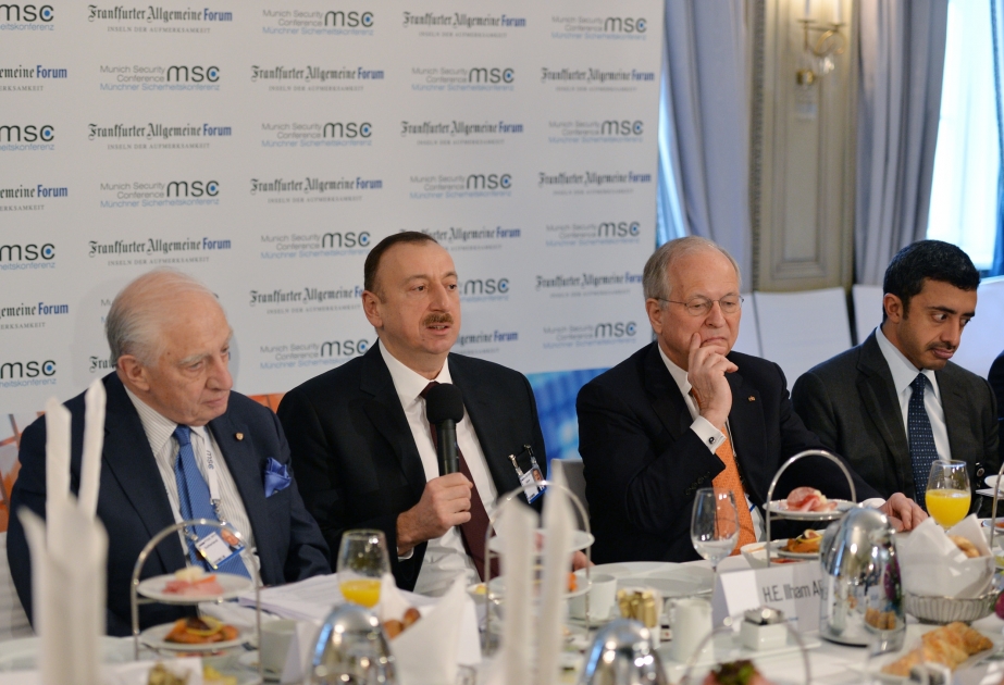 La Conférence sur la sécurité de Munich: Le président Ilham Aliyev prend part à la table ronde au sujet de «La stratégie de diversification» VIDEO