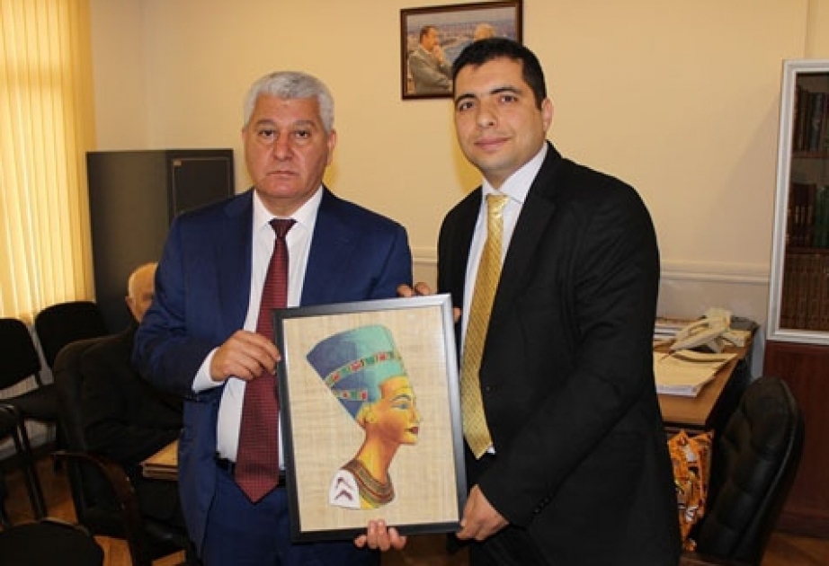 Head of the Egyptian Cultural Center visits Institute of Folklore
