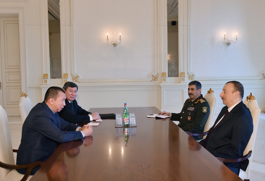 Президент Азербайджана Ильхам Алиев принял министра обороны Кыргызстана ВИДЕО