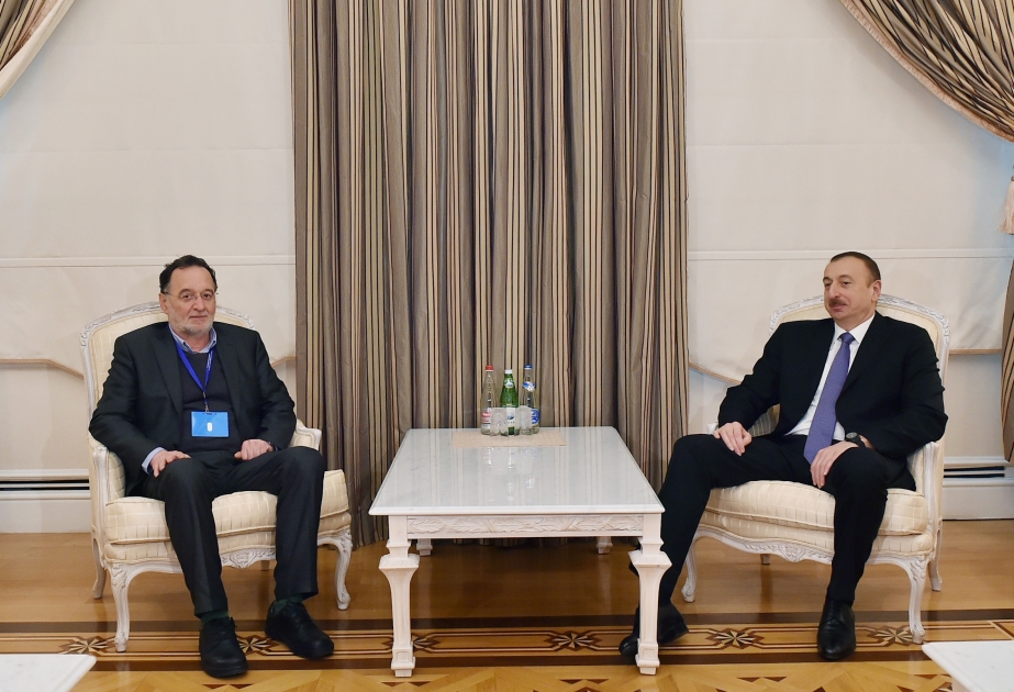 Le président Ilham Aliyev a reçu le ministre grec de l’environnement et de l’énergie VIDEO