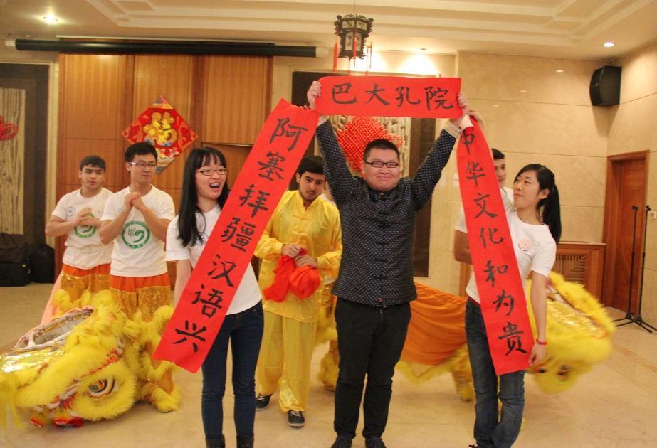 巴库国立大学孔子学院参加中国驻阿塞拜疆使馆春节开放日活动