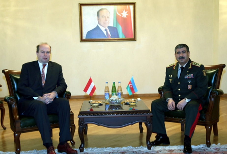 阿塞拜疆与奥地利探讨军事合作发展前景问题