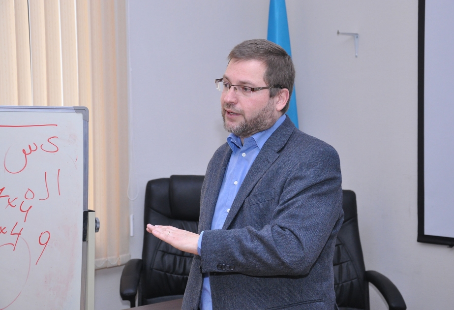 Israeli professor delivers lecture at Azerbaijan University of Languages