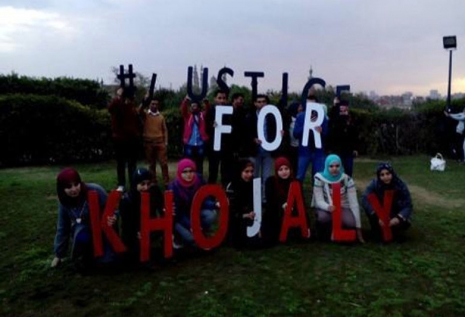 طلاب جامعة القاهرة ينظمون وقفة بالشموع إحياءًا لذكرى مذبحة “خوجالي”