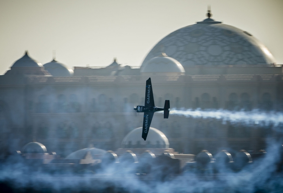 Абу Даби передал эстафету по «Red Bull Air Race» ВИДЕО