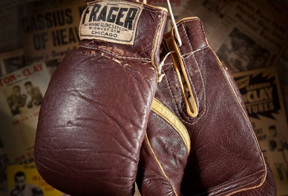 Перчатки, в которых боксировали Али и Листон, проданы почти за миллион долларов