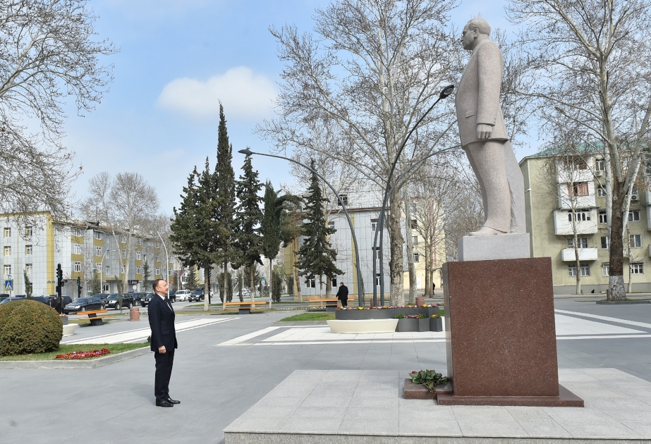 President Ilham Aliyev visited a statue of national leader Heydar Aliyev in Mingachevir VIDEO