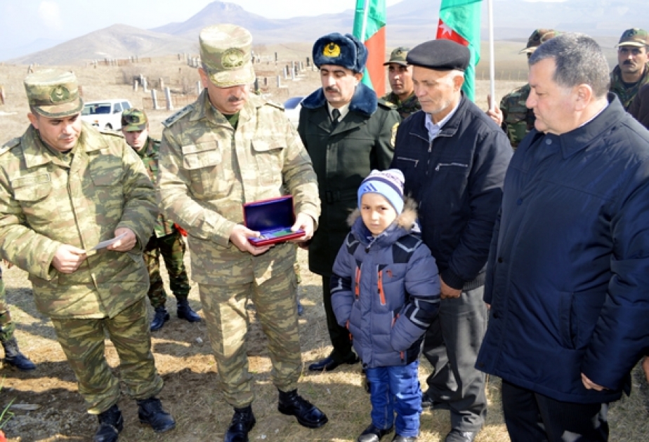 Şəhid hərbçi Qoşqar Qurbanovun medalı ailəsinə təqdim olunub