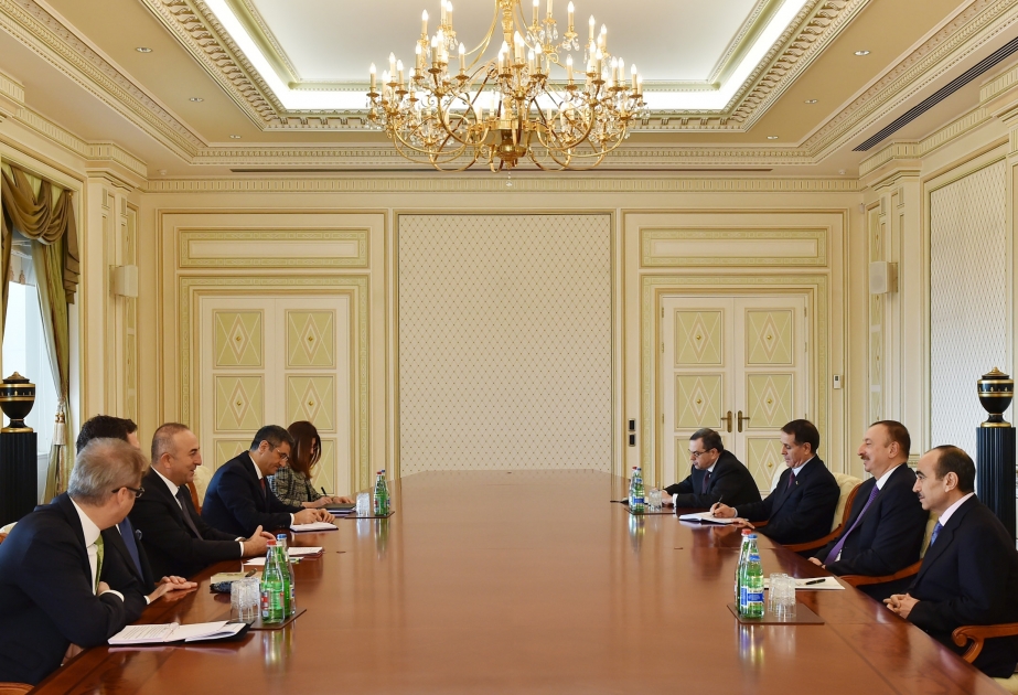 Le président azerbaïdjanais Ilham Aliyev a reçu la délégation turque dirigée par le ministre des Affaires étrangères VIDEO