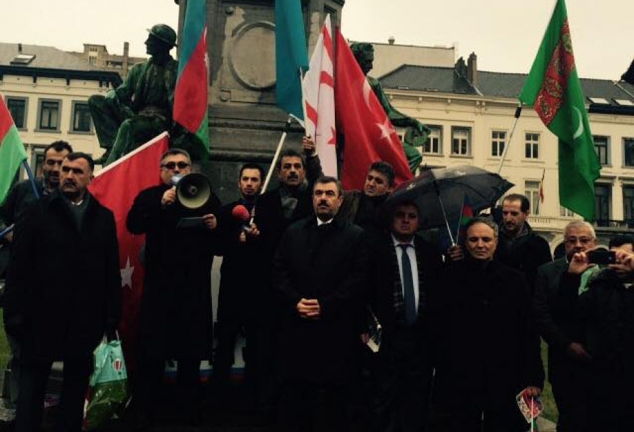 Avropa Parlamentinin binası önündə keçirilmiş mitinqdə Xocalı faciəsi ilə bağlı bəyanat səsləndirilib