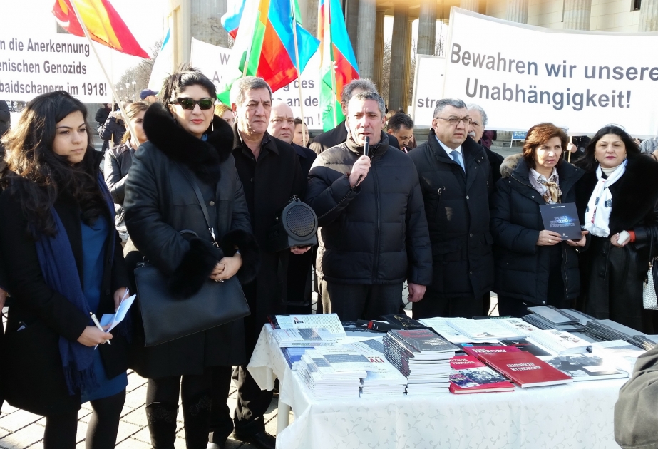 Berlində Xocalı soyqırımına dair nümayiş keçirilib