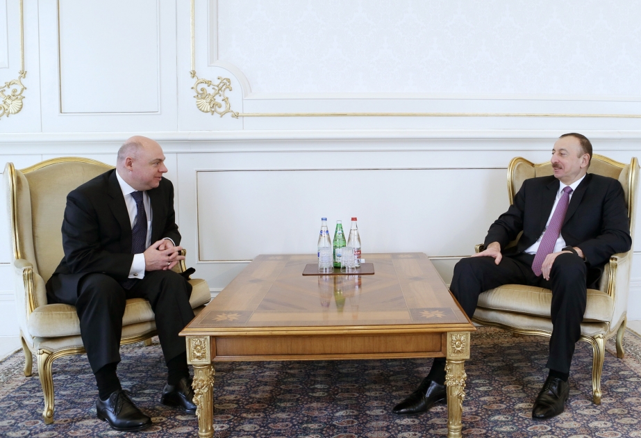 Le président Ilham Aliyev a reçu les lettres de créance du nouvel ambassadeur de Pologne en Azerbaïdjan VIDEO