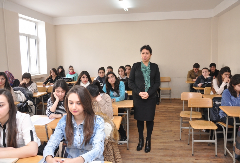 В Университете языков прошел открытый урок, посвященный творчеству Бахтияра Вагабзаде
