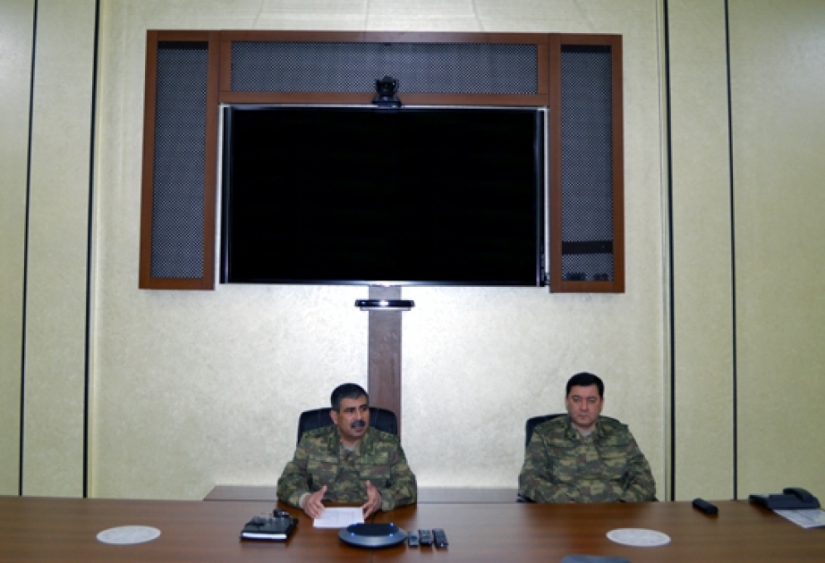 Müdafiə naziri cəbhə bölgəsində yerləşən hərbi hissədə toplantı keçirib