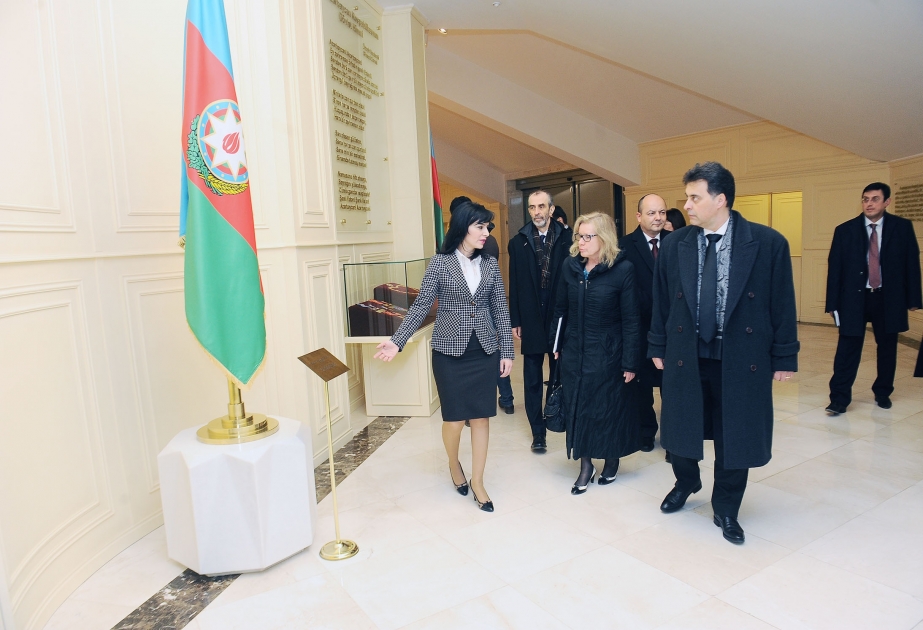 Sloveniya parlamenti Milli Şurasının sədri Dövlət Bayrağı Meydanı ilə tanış olub
