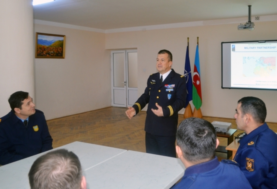 NATO nümayəndələri Hərbi Hava Qüvvələrinin zabitləri üçün kurs keçir