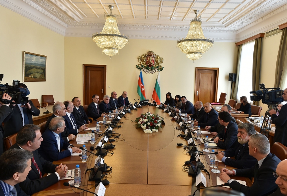 Rencontre entre le président Ilham Aliyev et le Premier ministre bulgare Boïko Borissov avec la présence des délégations