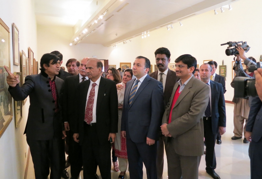 阿塞拜疆大使馆支持下著名书法家个人作品展在巴基斯坦开幕