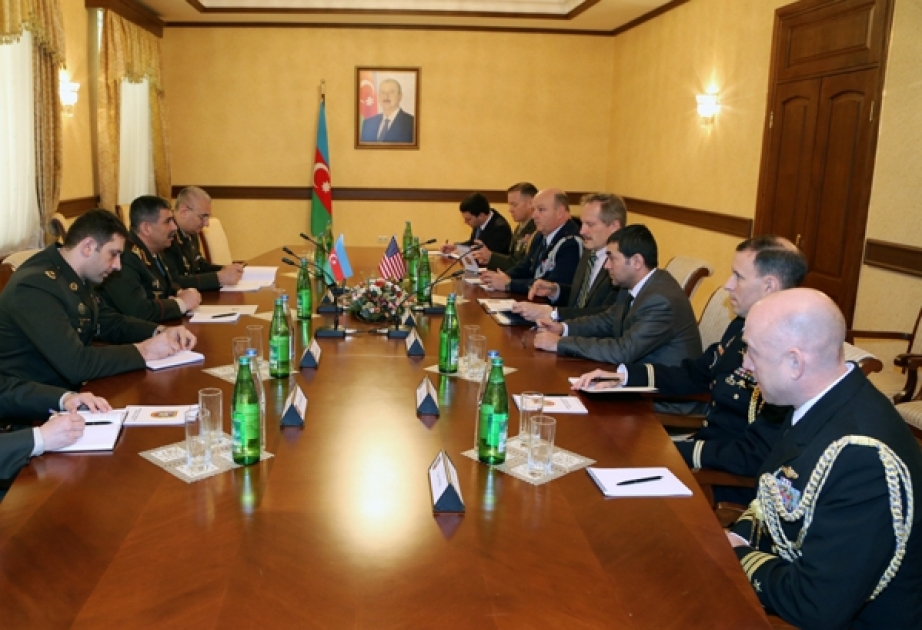 بحث علاقات التعاون العسكري بين أذربيجان والولايات المتحدة الأمريكية