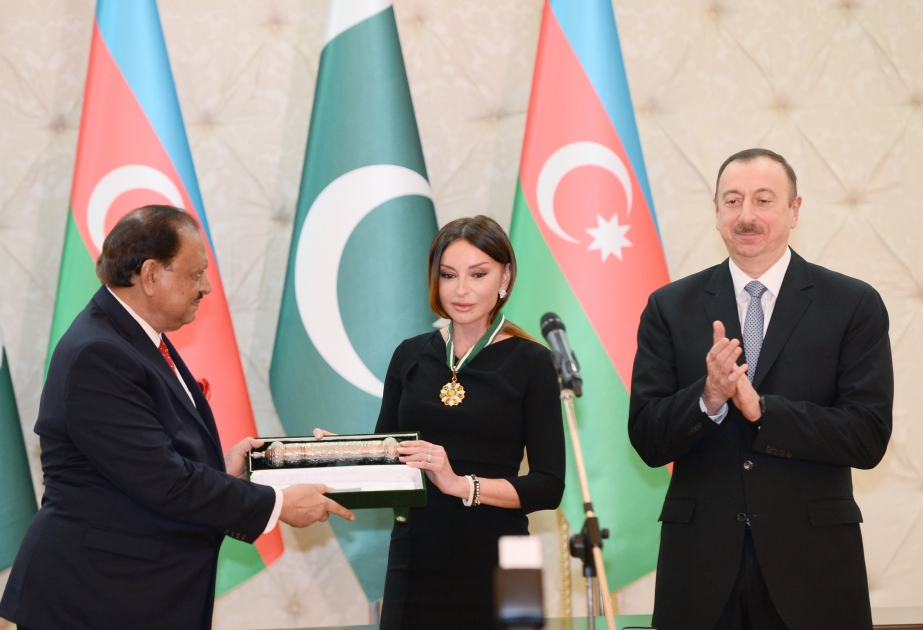 Azerbaijan`s first lady Mehriban Aliyeva handed “Hilal-e-Pakistan” order VIDEO