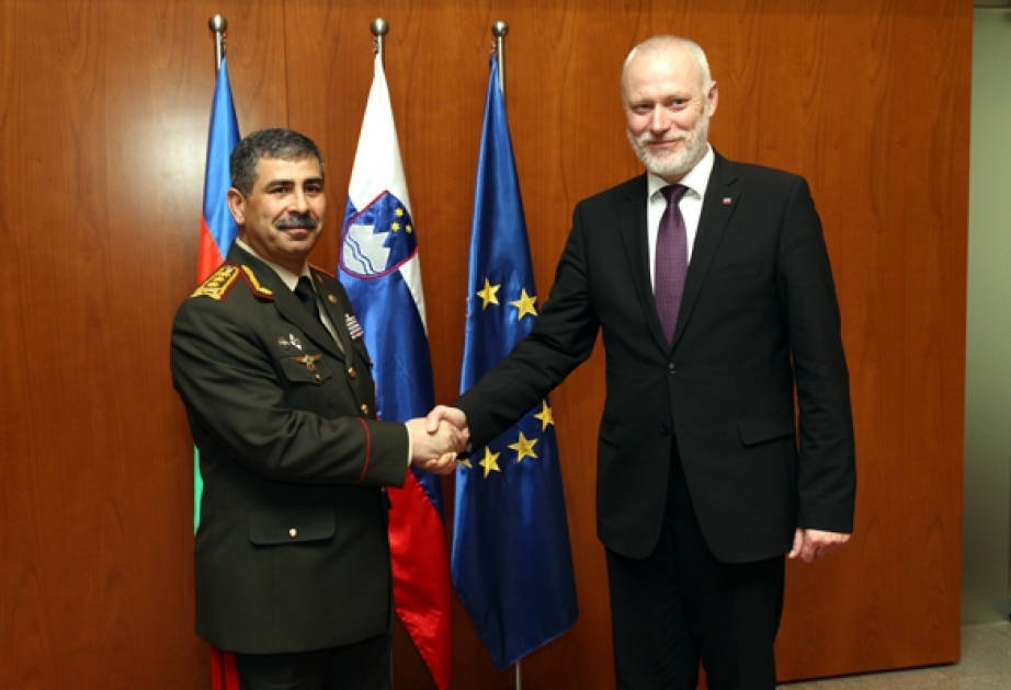 阿塞拜疆国防部长访问斯洛文尼亚议会