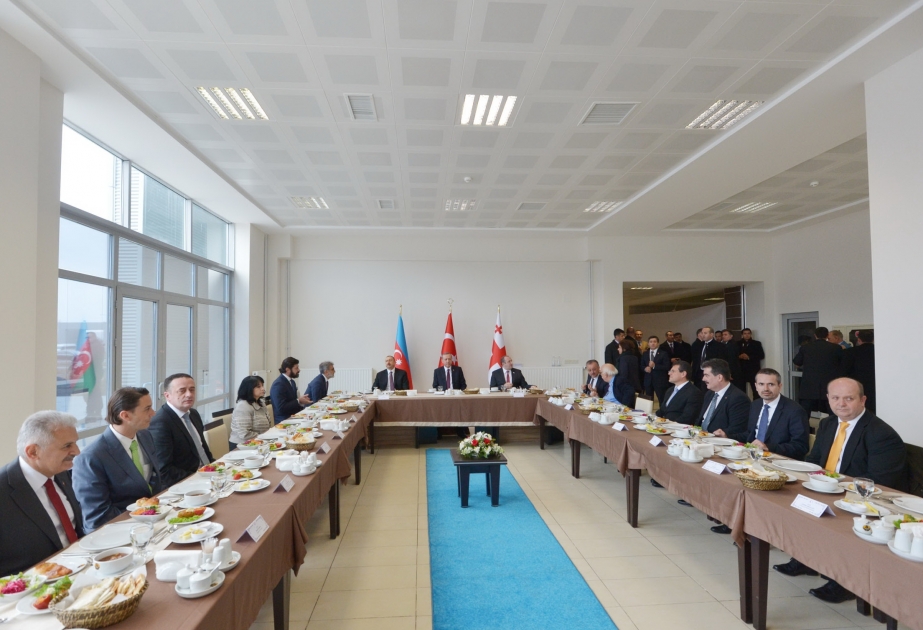 Kars : un déjeuner officiel offert en l’honneur des chefs d’Etat