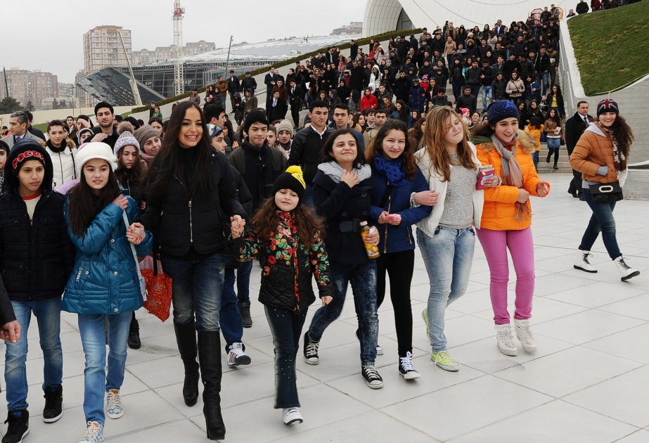 Vizepräsidentin der Heydar Aliyev Stiftung Leyla Aliyeva hat an der Eröffnungsfeier der Ausstellung „Сracking art“ und „Semani“ teilgenommen VIDEO