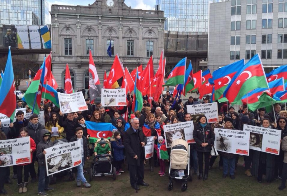 Protestkundgebung von aserbaidschanischen und türkischen Diasporaorganisationen in Brüssel VIDEO
