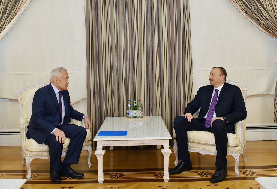 Präsident Ilham Aliyev hat den Botschafter der Republik Kasachstan in Aserbaidschan im Zusammenhang mit der Beendigung seiner diplomatischen Mission empfangen VIDEO
