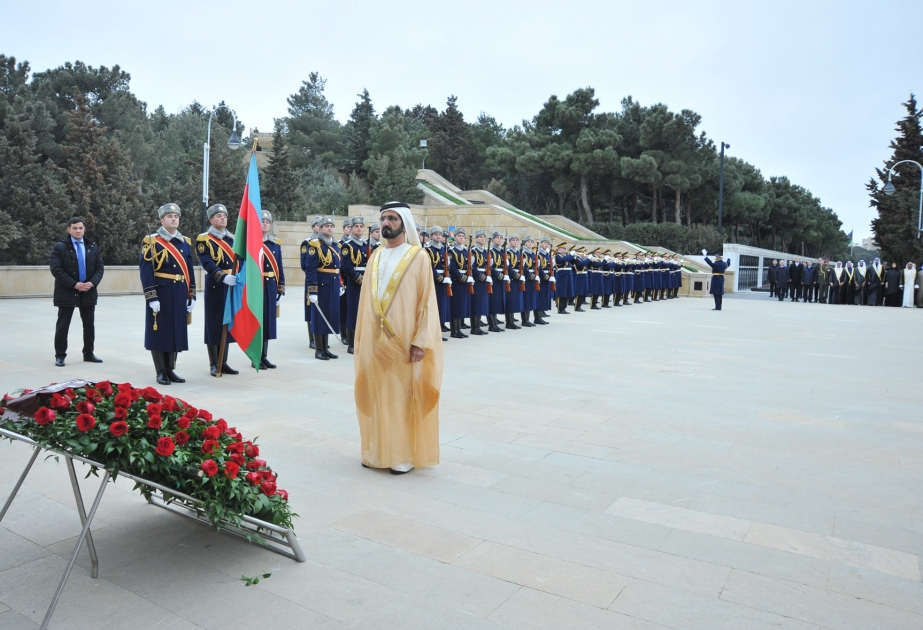 阿拉伯联合酋长国副总统兼总理、迪拜酋长穆罕默德·本·拉希德·阿勒马克图姆拜谒烈士墓