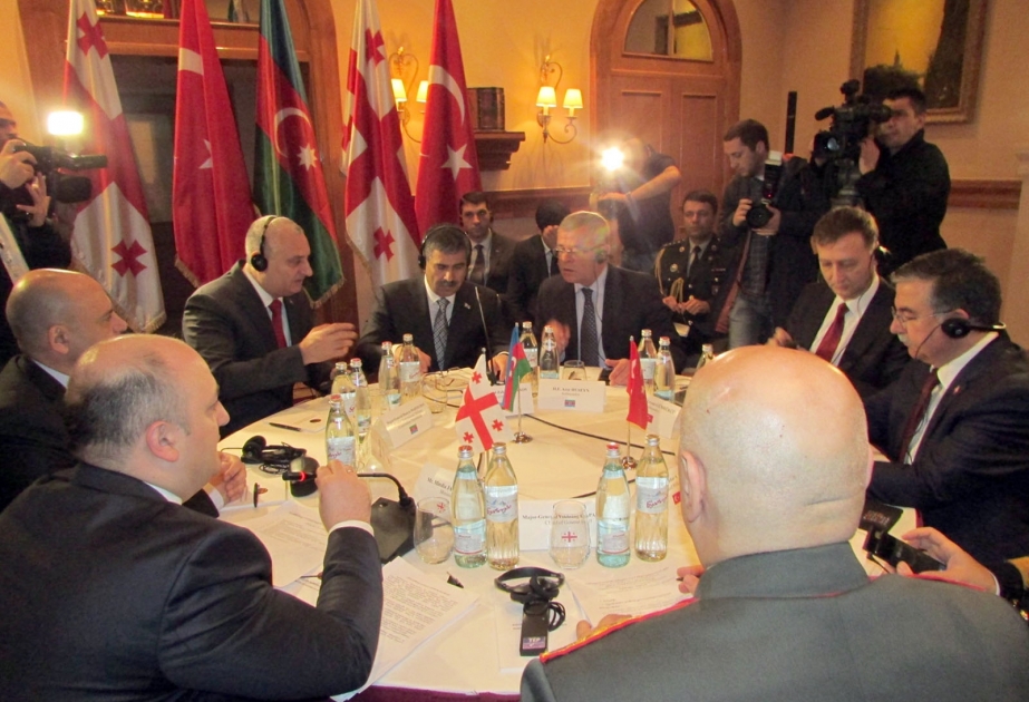 Tbilissi : Réunion trilatérale des ministres de la Défense azerbaïdjanais, géorgien et turc