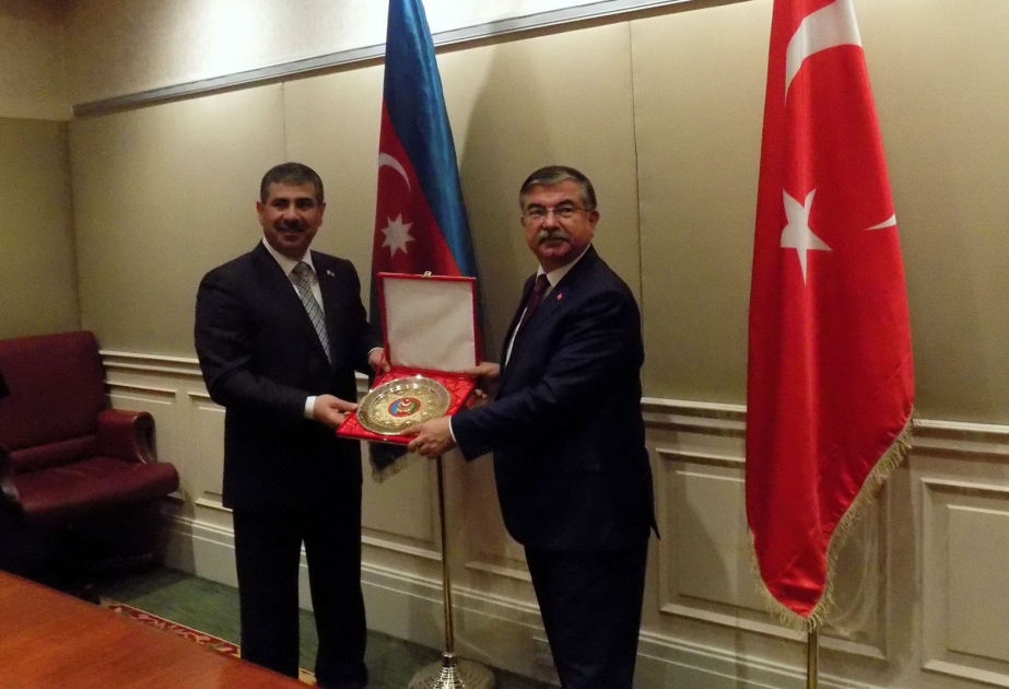 تبادل الآراء حول التعاون العسكري بين أذربيجان وتركيا