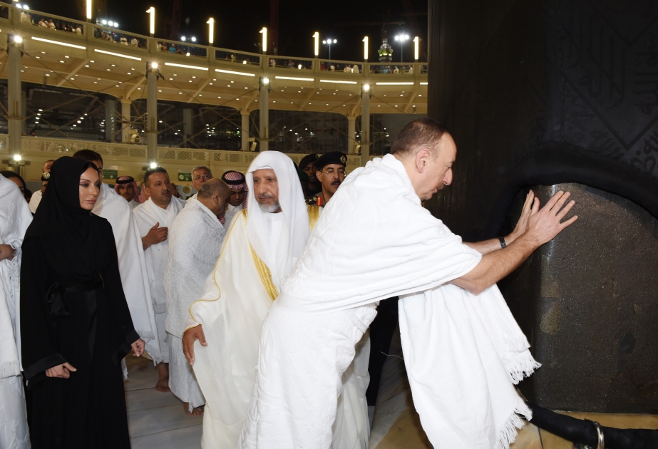 Le président Ilham Aliyev fait la Omra à la Mecque VIDEO